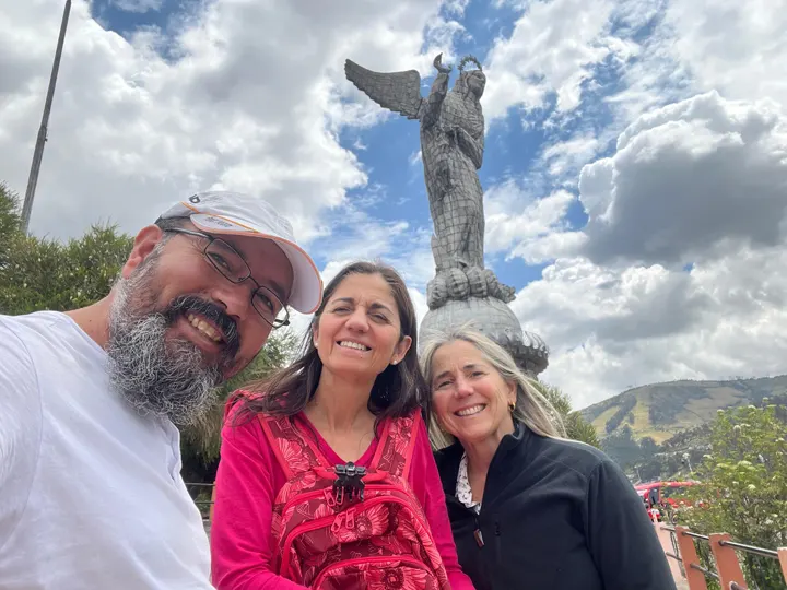 Mirador del Panecillo con la Virgen alada y vista de Quito