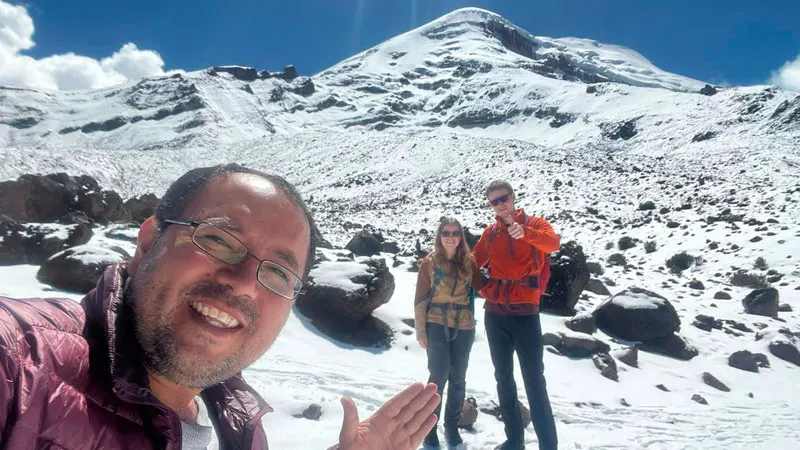 Marco Herrera guiando en la Reserva del Chimborazo