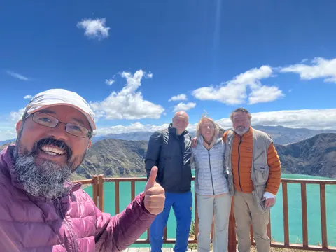 Mirador principal con vista a la laguna turquesa de Quilotoa